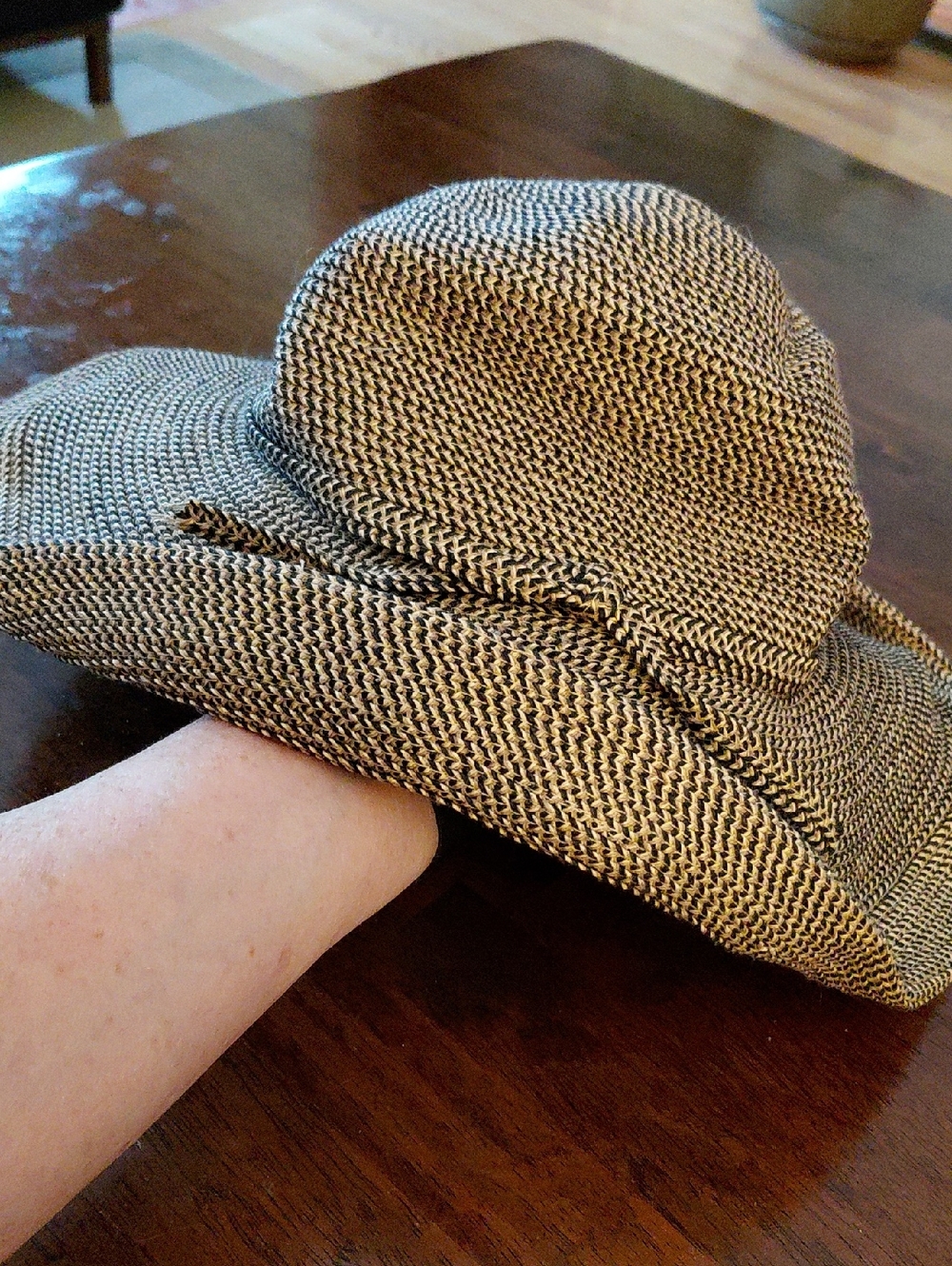 Woven Straw-Look Wide Brim Hat in Black & Natural